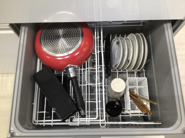 食器も調理器具もまとめて洗える♪
